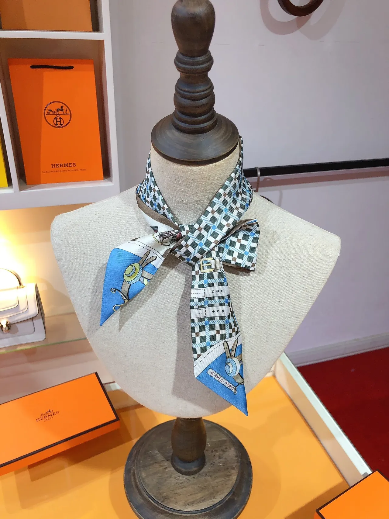 Hermès Twilly Cachecol Bege Azul Estreito Impresso Motivo de Carroça de Seda 2