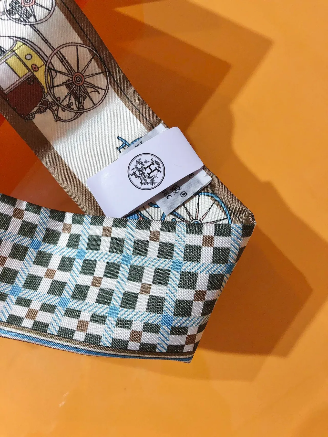 Hermès Twilly Cachecol Bege Azul Estreito Impresso Motivo de Carroça de Seda 5