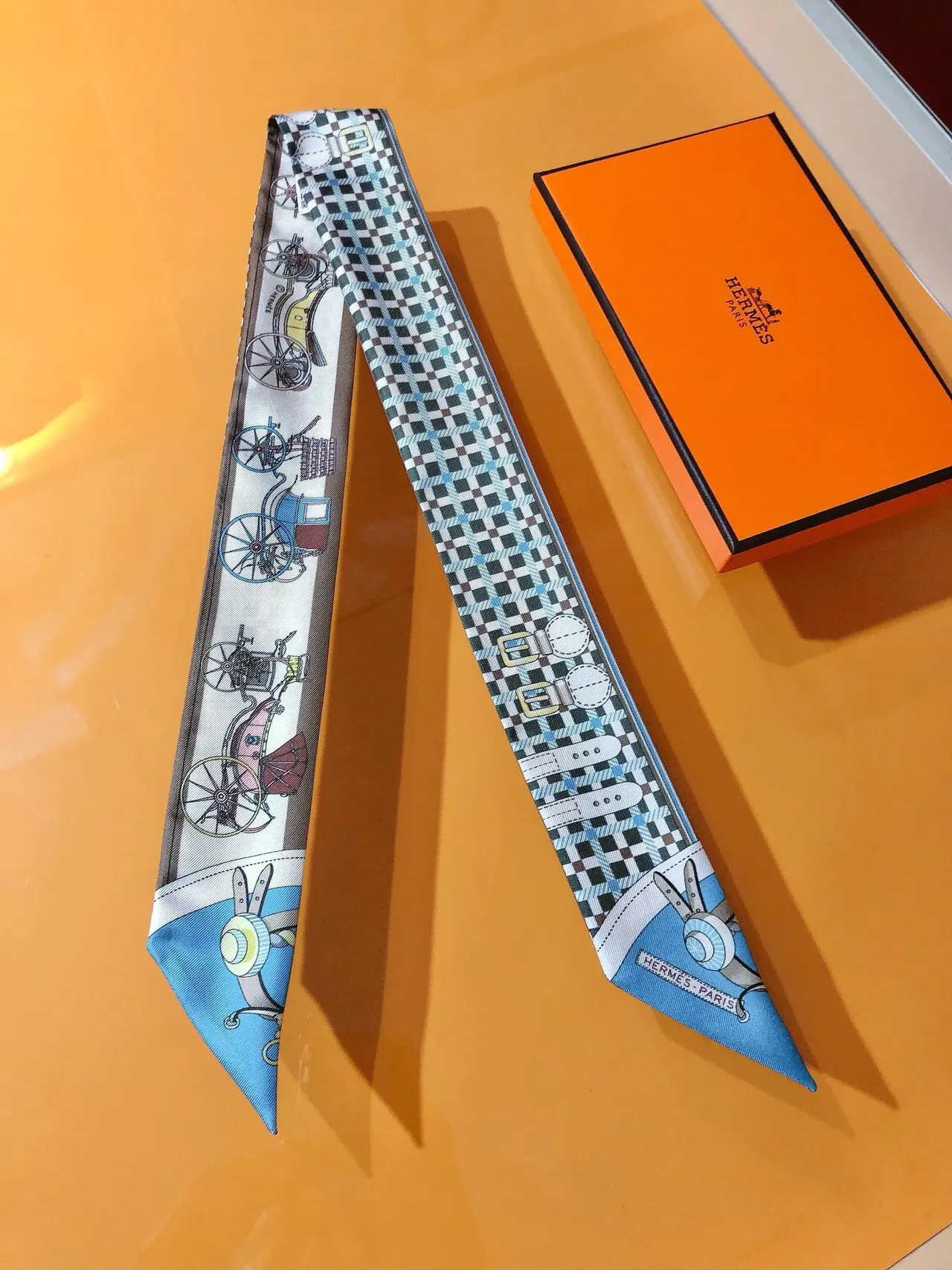 Hermès Twilly Cachecol Bege Azul Estreito Impresso Motivo de Carroça de Seda 7