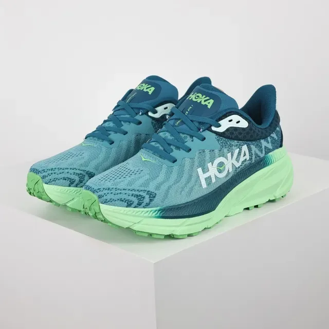 Hoka أزرق أخضر أقصى امتصاص الصدمات الجزء العلوي من الـ Knit المهندس أحذية جري 2