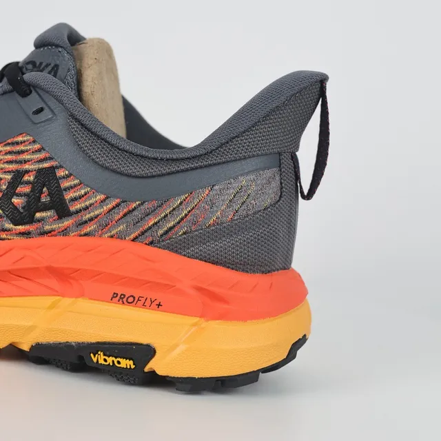 Hoka Chaussures de course gris orange avec upper en knit ingénieré et semelle intermédiaire multicouche 4