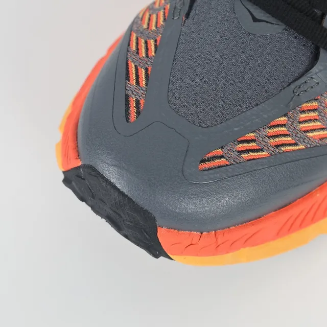 Hoka Chaussures de course gris orange avec upper en knit ingénieré et semelle intermédiaire multicouche 5
