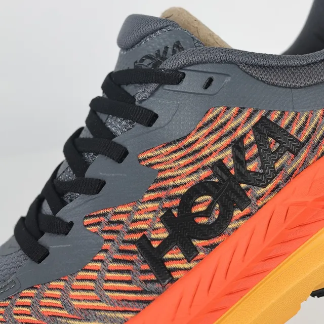 Hoka Chaussures de course gris orange avec upper en knit ingénieré et semelle intermédiaire multicouche 6