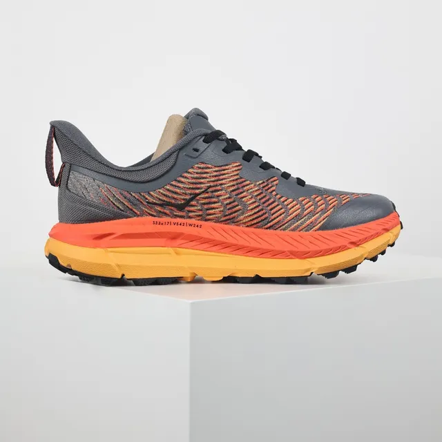 Hoka Chaussures de course gris orange avec upper en knit ingénieré et semelle intermédiaire multicouche 7