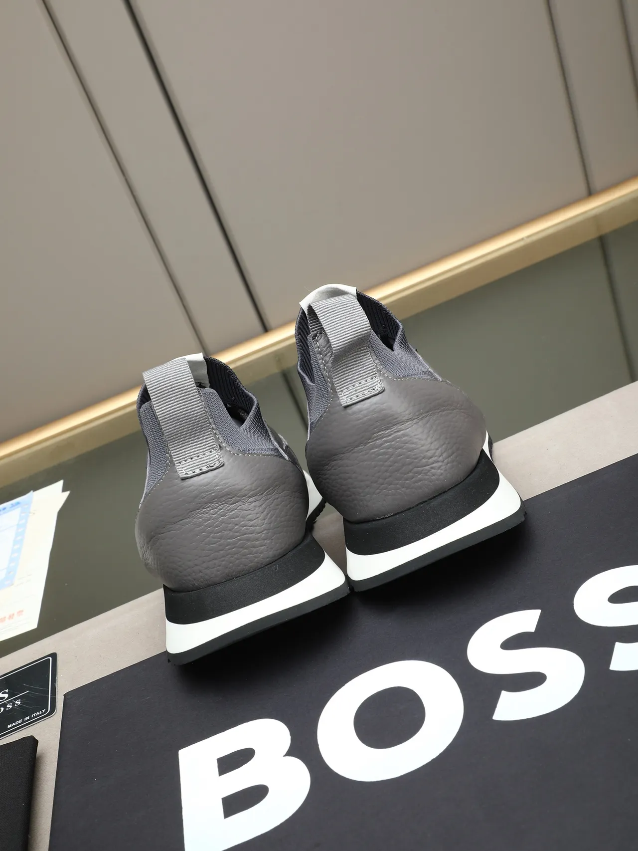 Hugo Boss Sneakers Lifestyle Gris en Cuir Pebbled à enfiler 3