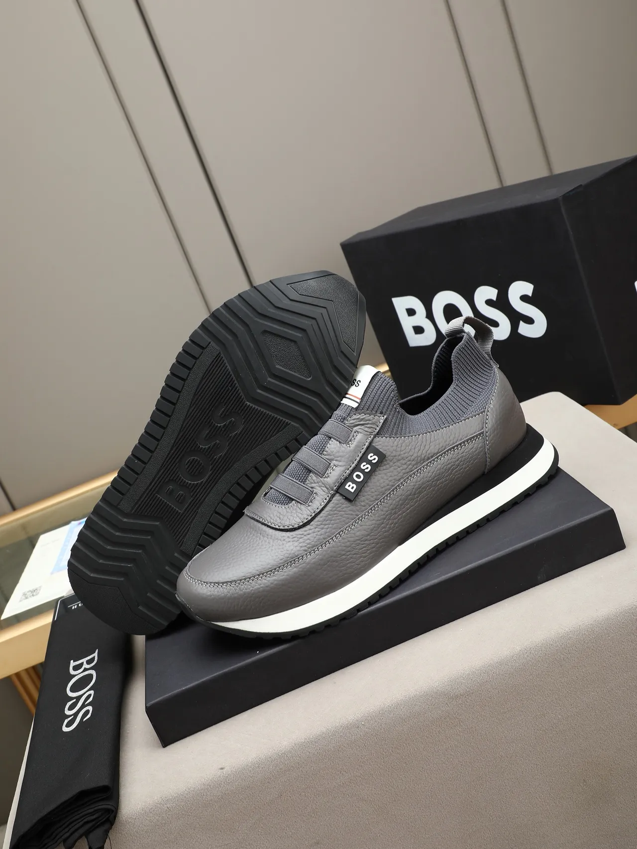 Hugo Boss Sneakers Lifestyle Gris en Cuir Pebbled à enfiler 4