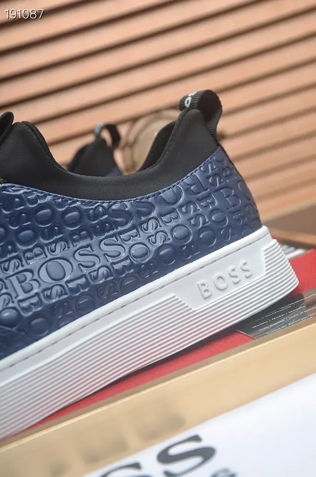 Hugo Boss Chaussures lifestyle bleu marine avec logo embossé sans lacets 4