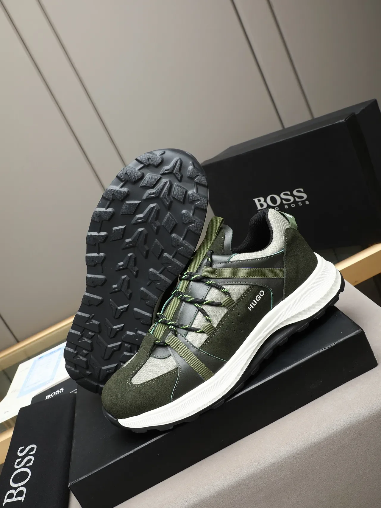 Hugo Boss Chaussures lifestyle en olive et gris avec sangle 4