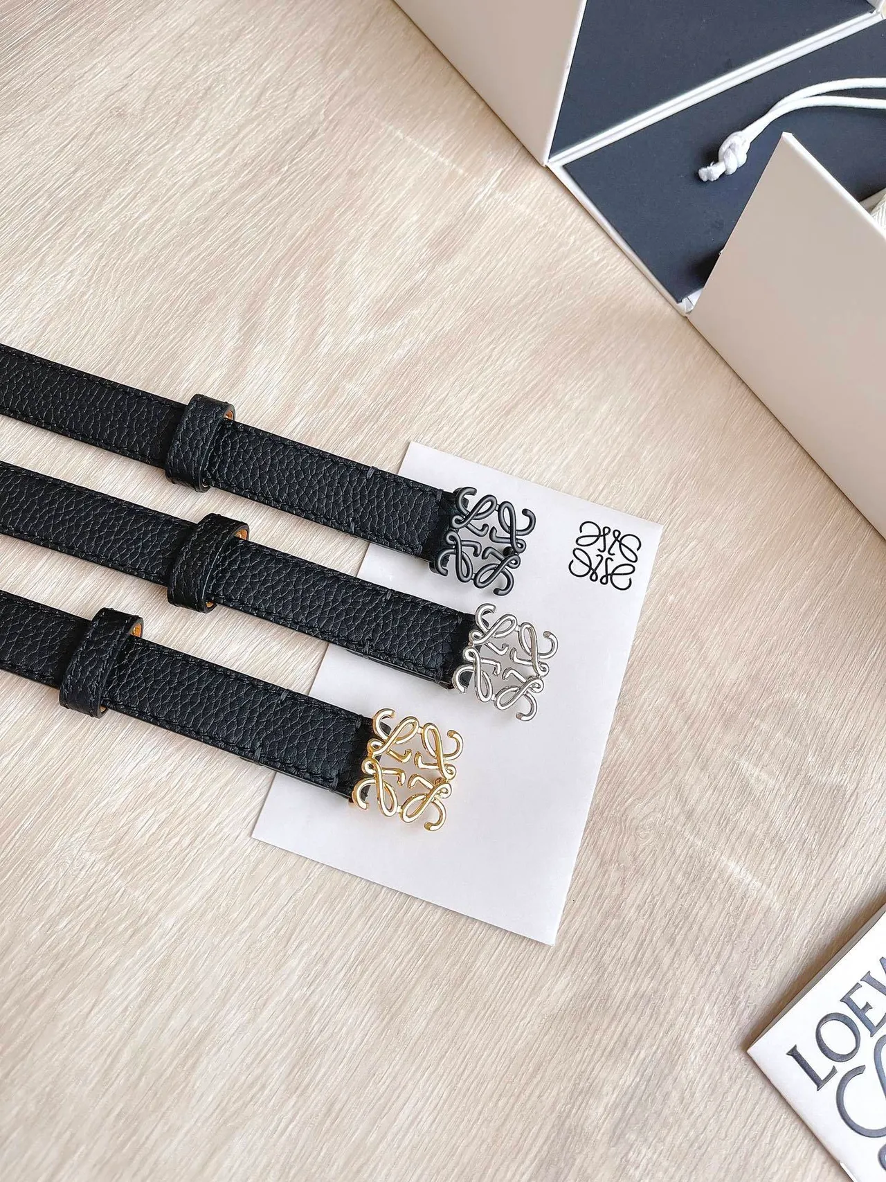 Loewe Anagram Belt Ceinture en cuir noir et argent étroite grainée 7