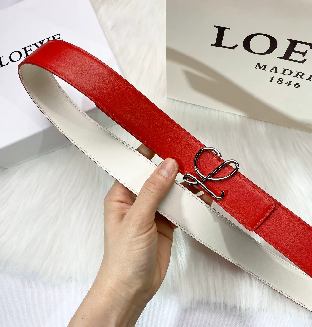 Loewe Anagram Ceinture Rouge Beige Cuir de veau lisse Boucle en métal Ceinture en cuir 3