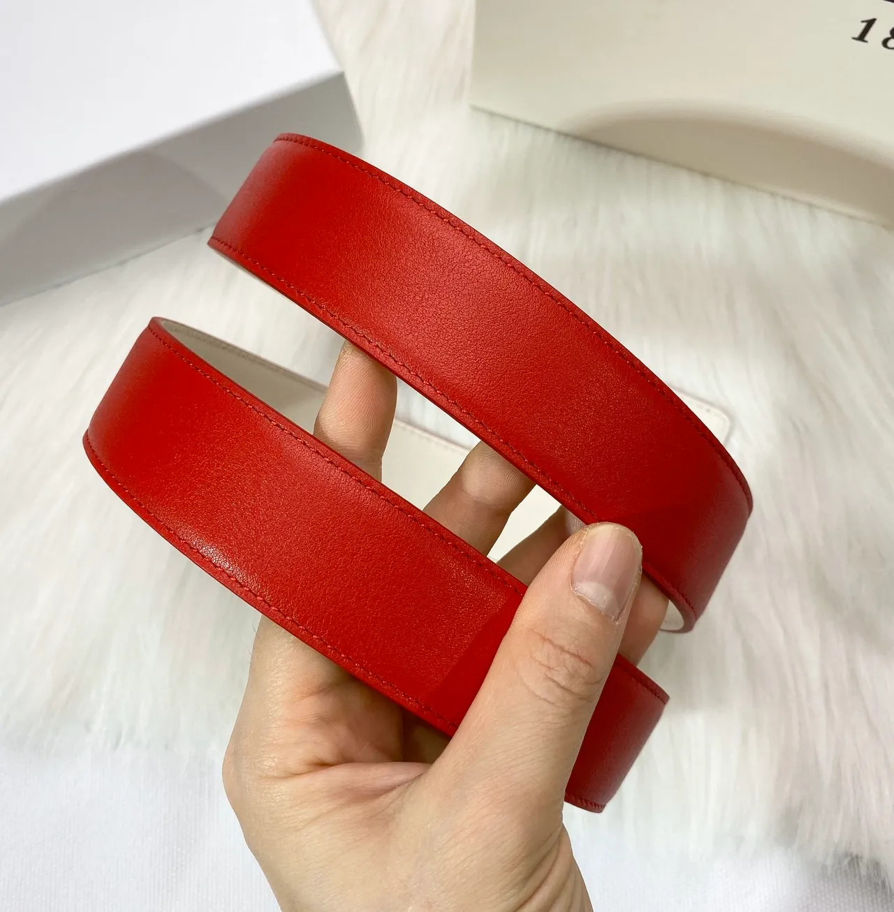 Loewe Anagram Ceinture Rouge Beige Cuir de veau lisse Boucle en métal Ceinture en cuir 4