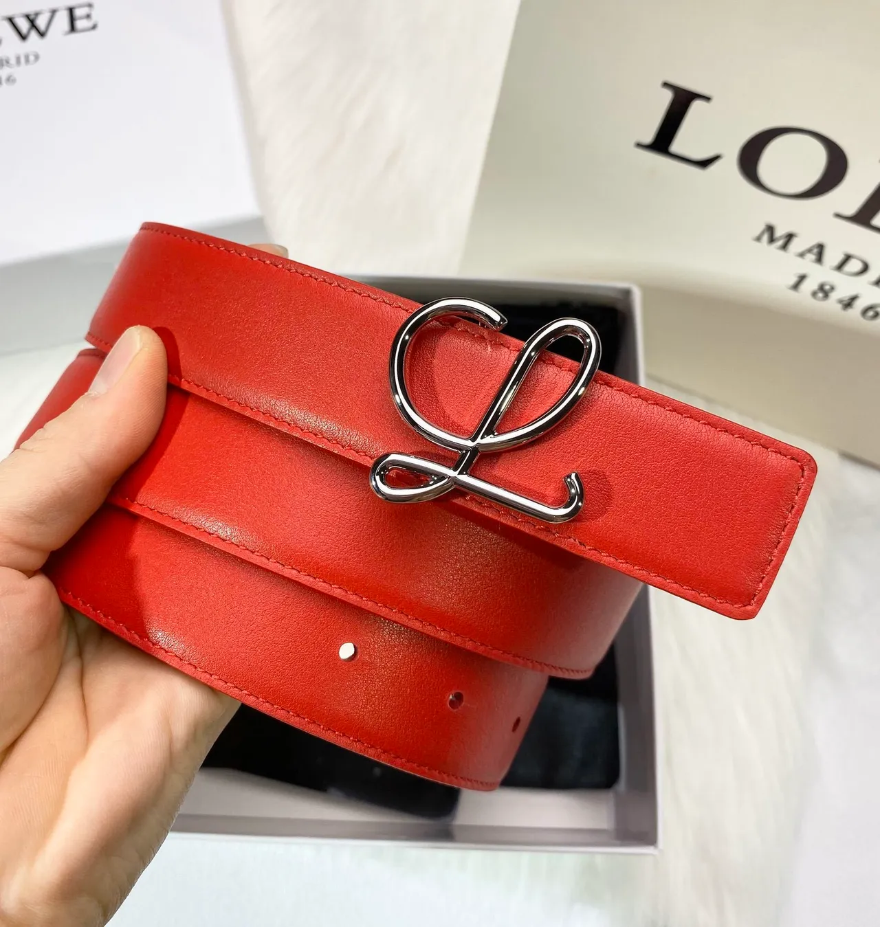 Loewe Anagram Ceinture Rouge Beige Cuir de veau lisse Boucle en métal Ceinture en cuir 5