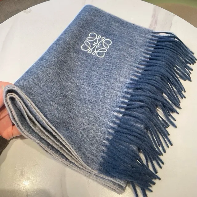 Loewe Anagram Broderie Cachemira Bleu Clair Écharpe 7