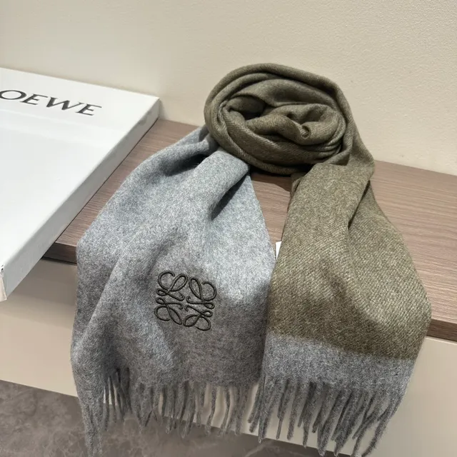 Loewe Anagram écharpe vert olive gris color-block cachemire écharpe 7