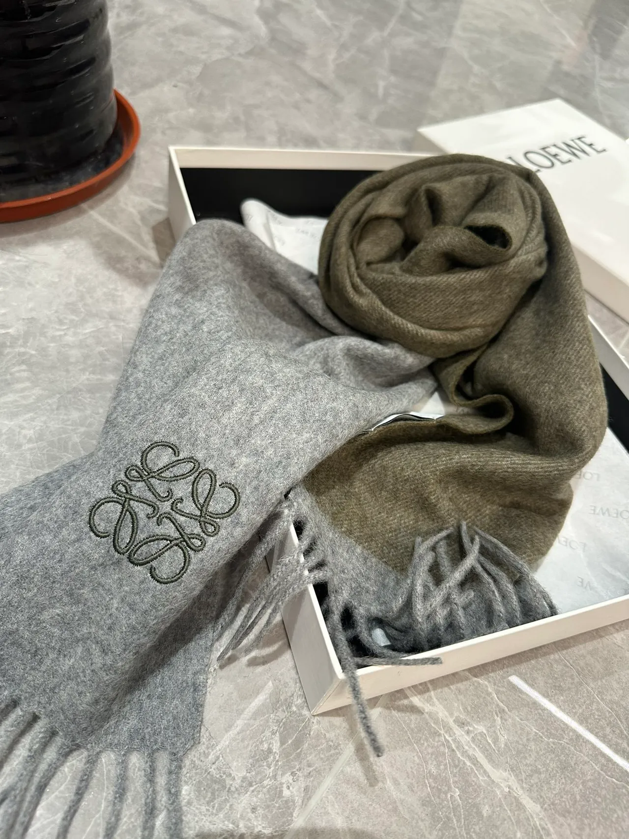 Loewe Anagram écharpe vert olive gris color-block cachemire écharpe 8