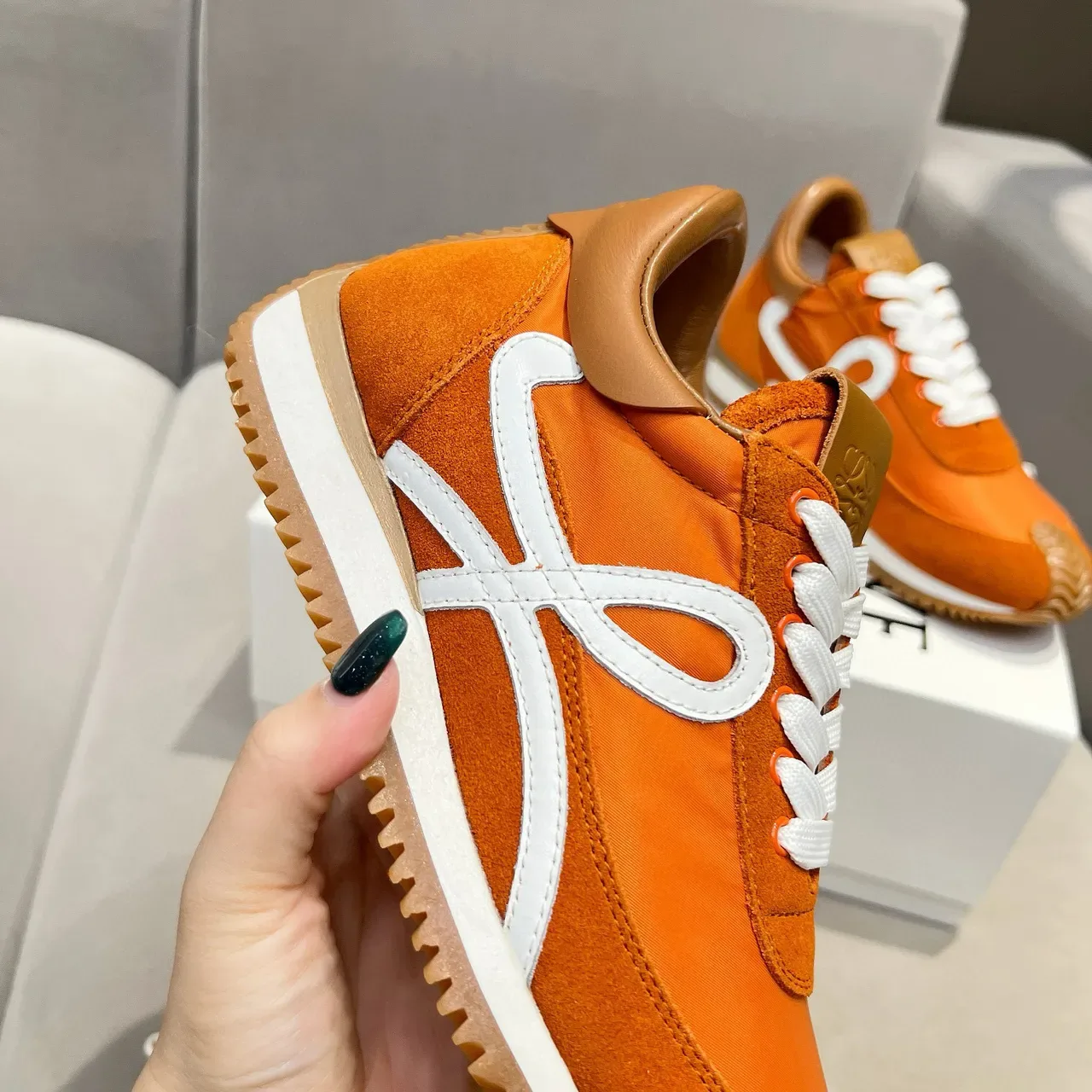 Loewe Flow Runner Chaussures lifestyle daim et nylon orange 3