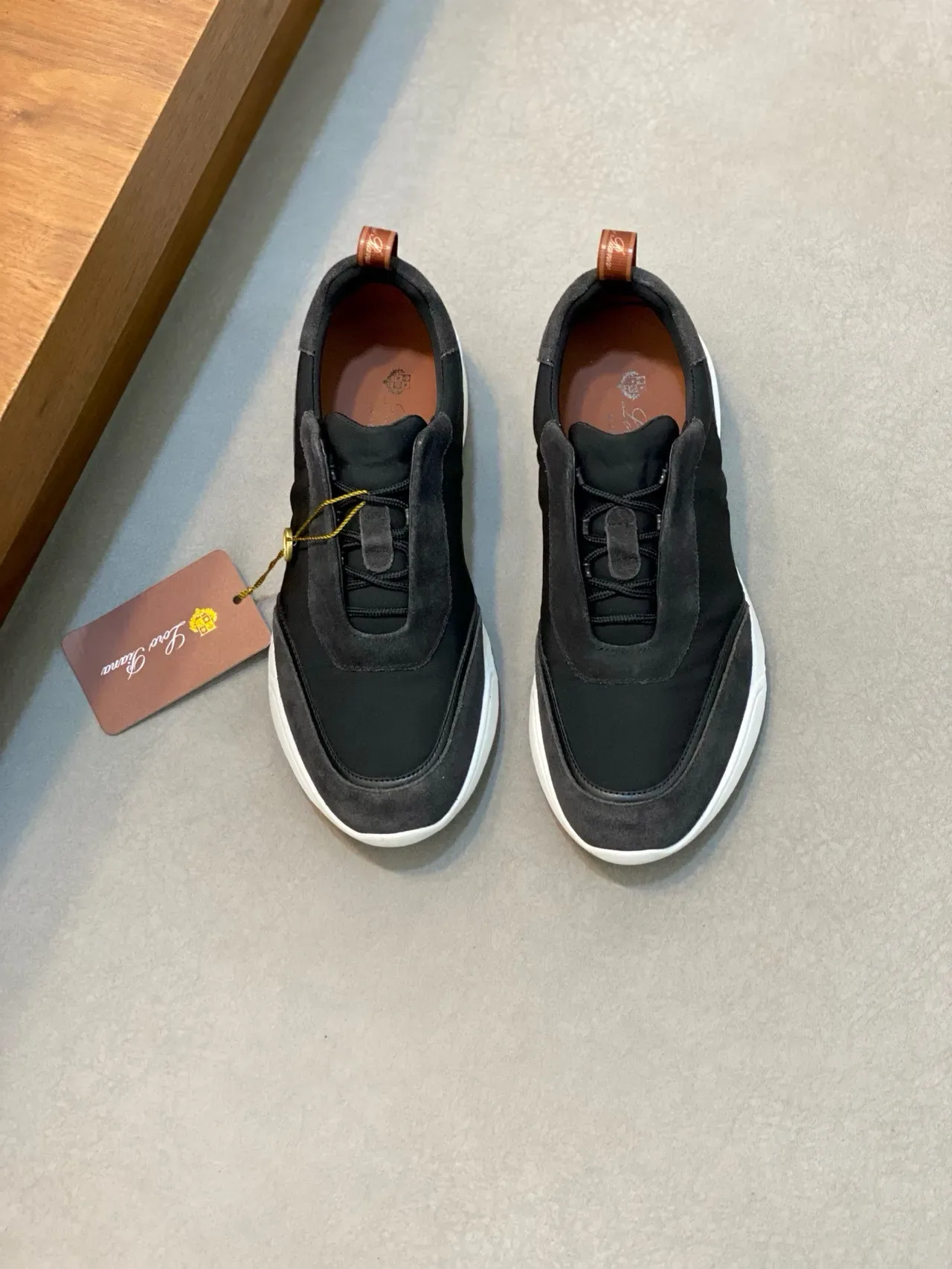 Loro Piana Tênis Lifestyle Slip-On Preto e Branco 2