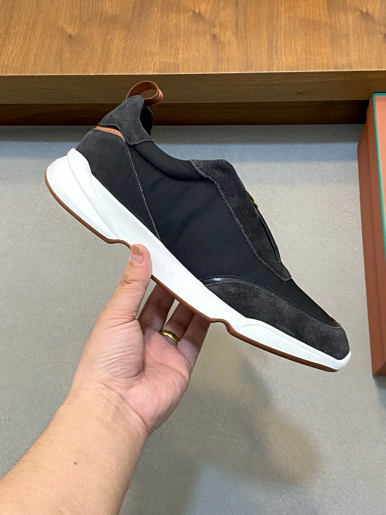Loro Piana Tênis Lifestyle Slip-On Preto e Branco 4
