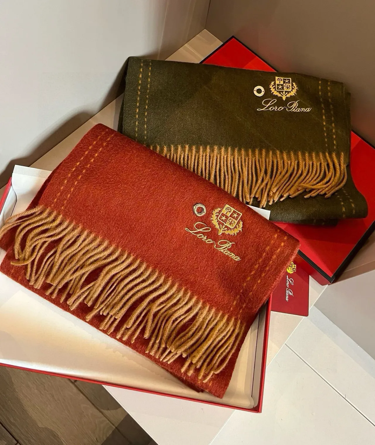 Loro Piana Verde Vermelho Logo de Creste Bordado Topstitching de Contraste Cachemira Cachecol 4