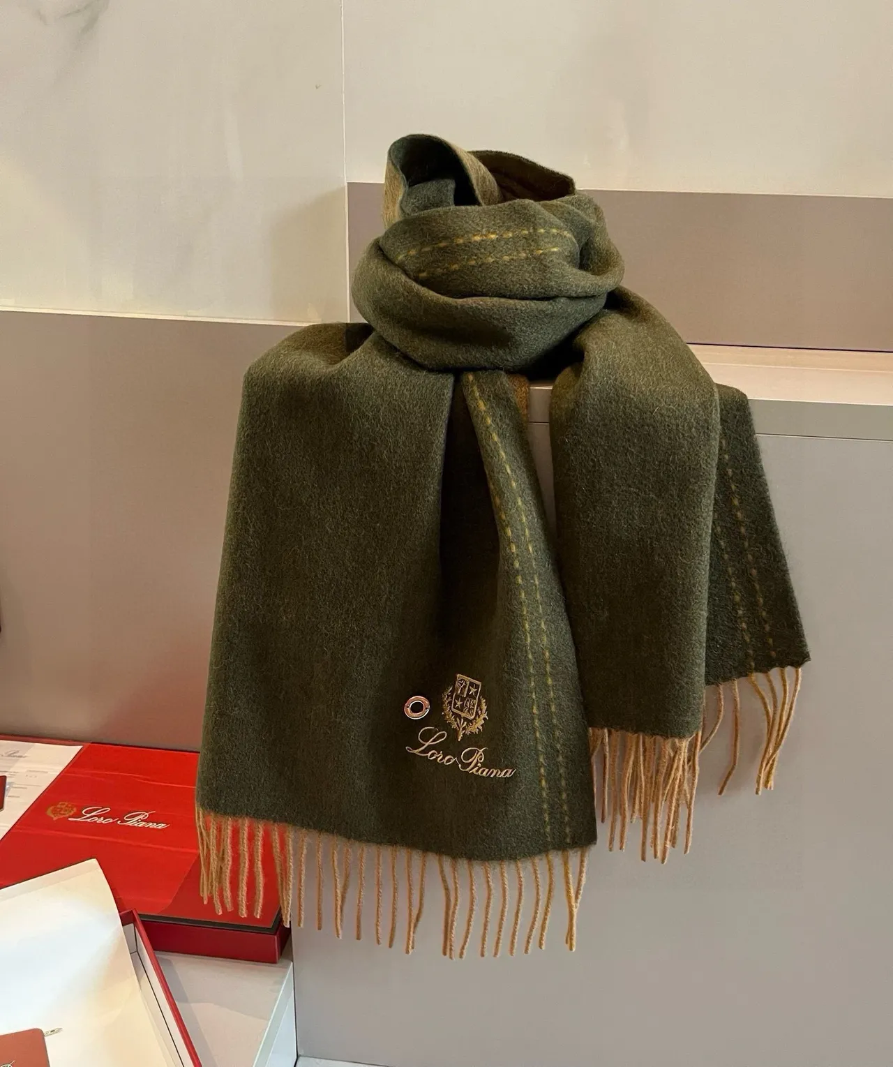 Loro Piana Verde Vermelho Logo de Creste Bordado Topstitching de Contraste Cachemira Cachecol 5