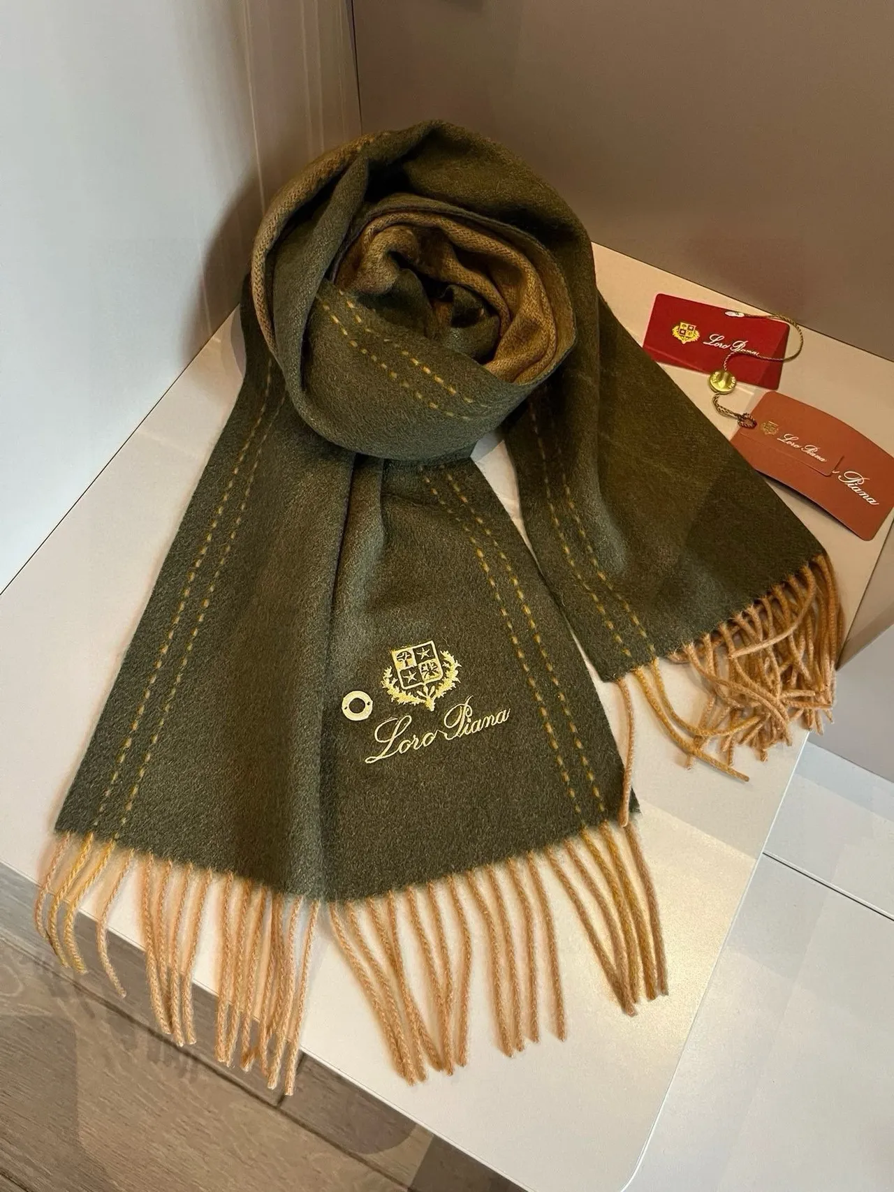 Loro Piana Verde Vermelho Logo de Creste Bordado Topstitching de Contraste Cachemira Cachecol 6