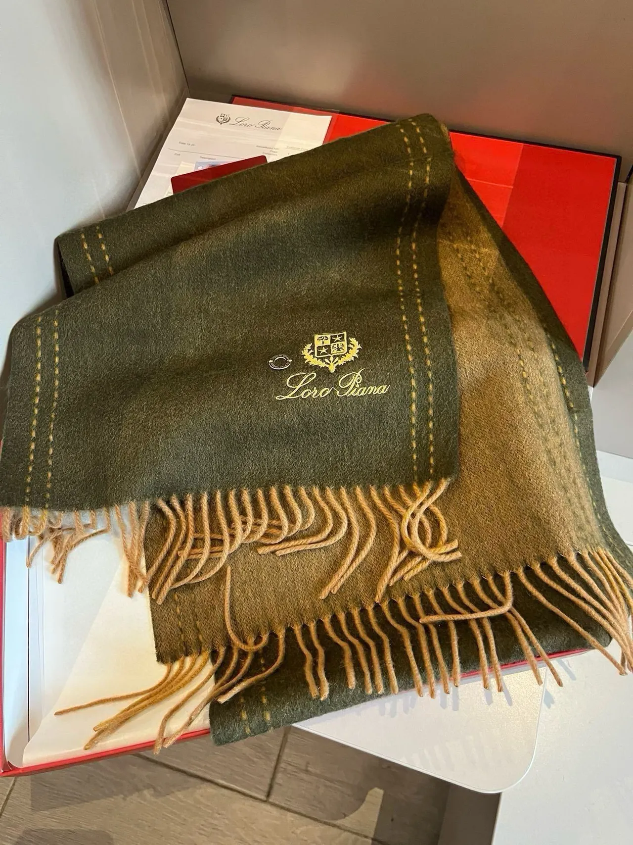 Loro Piana Verde Vermelho Logo de Creste Bordado Topstitching de Contraste Cachemira Cachecol 8