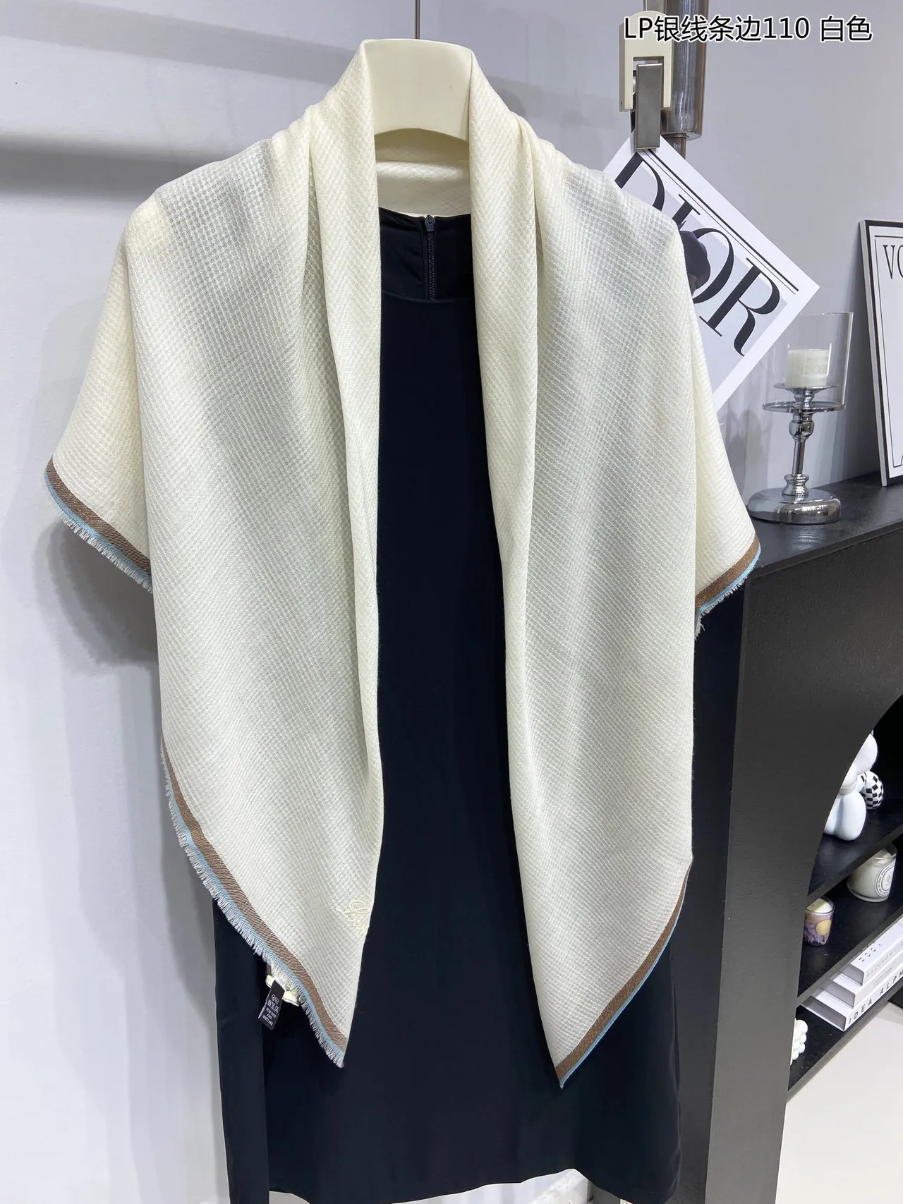 Loro Piana Blanc Bleu Tissu Léger Bordé Logo Écharpe en Cachemire 8