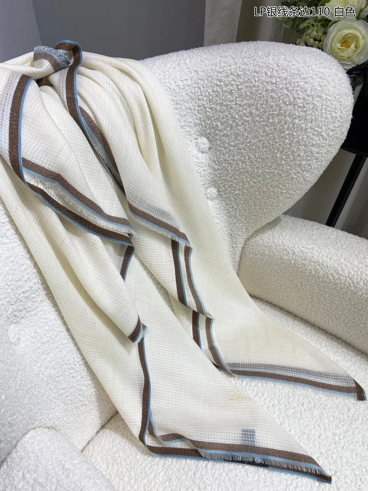 Loro Piana Blanc Bleu Tissu Léger Bordé Logo Écharpe en Cachemire 9