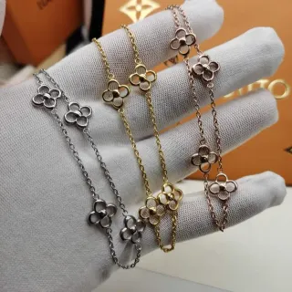 Louis Vuitton Alhambra Plata y Oro con eslabones de quatrefoil abiertos en metal pulido