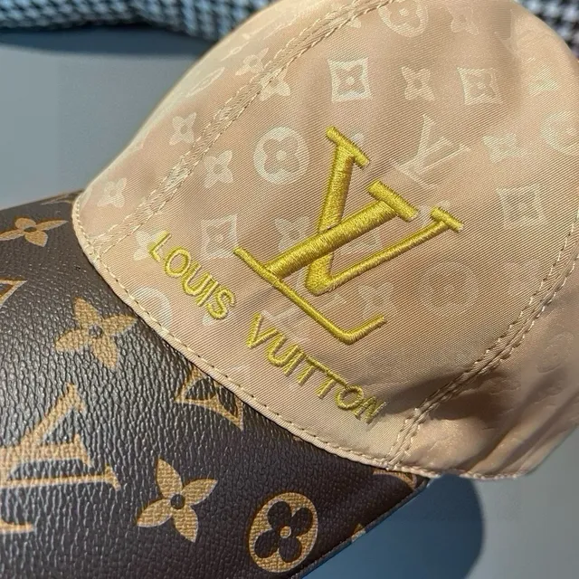 Louis Vuitton Beige Marron Structuré Six-Panneaux Couronne Bord Pré-Courbé Casquette de Baseball 6