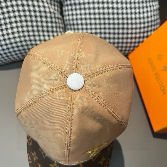 Louis Vuitton Beige Marron Structuré Six-Panneaux Couronne Bord Pré-Courbé Casquette de Baseball 7