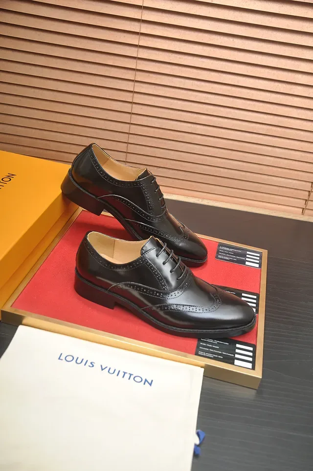 Louis Vuitton Brogue à ailes complètes en cuir noir et beige poli 4