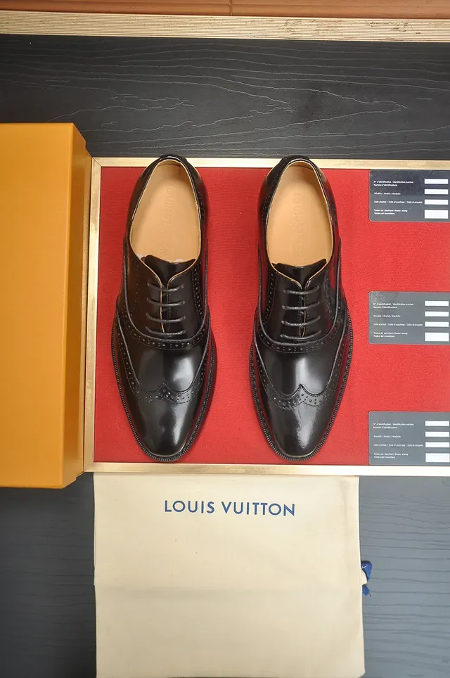 Louis Vuitton Brogue à ailes complètes en cuir noir et beige poli 5