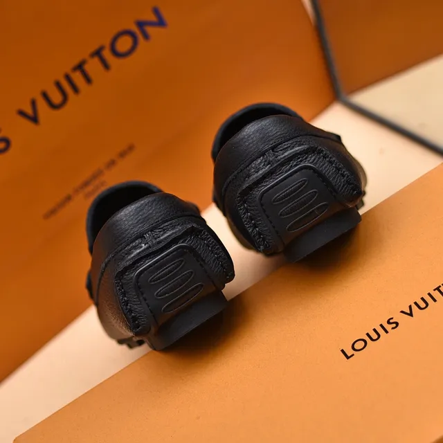 Louis Vuitton কালো সোনালি কুরকুরে চামড়া LV মনোগ্রাম বাকল লুফার 3