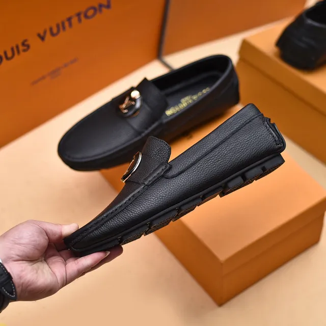 Louis Vuitton কালো সোনালি কুরকুরে চামড়া LV মনোগ্রাম বাকল লুফার 7