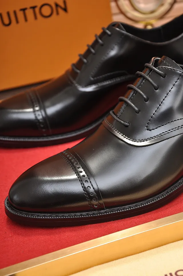 Louis Vuitton Sapatos Oxford Brogue com Ponta Engomada Polida Preta 2