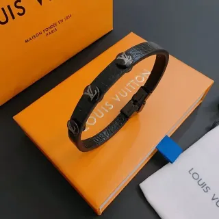 Louis Vuitton سوار جلد أسود فضي متموج مع مونوغرام مثبت بالمسامير