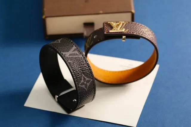 Louis Vuitton حزام جلد أسود فضي ناعم الملمس حبيبي متشابك LV مونوغرام إبزيم 4