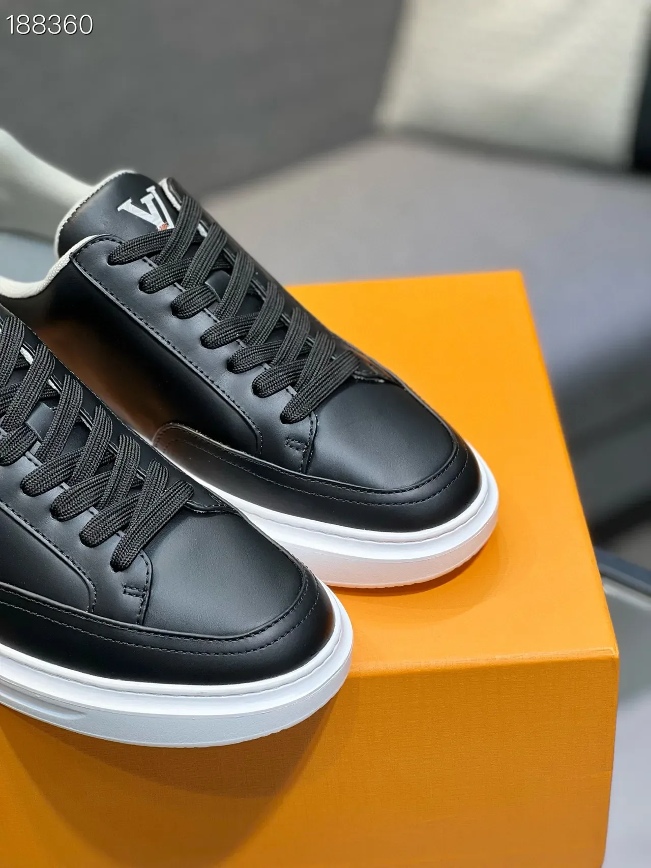 Louis Vuitton Black White Low-Top Leather Upper Lifestyle Sneakers 5