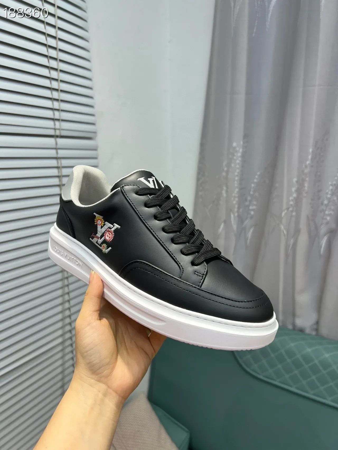 Louis Vuitton Black White Low-Top Leather Upper Lifestyle Sneakers 6