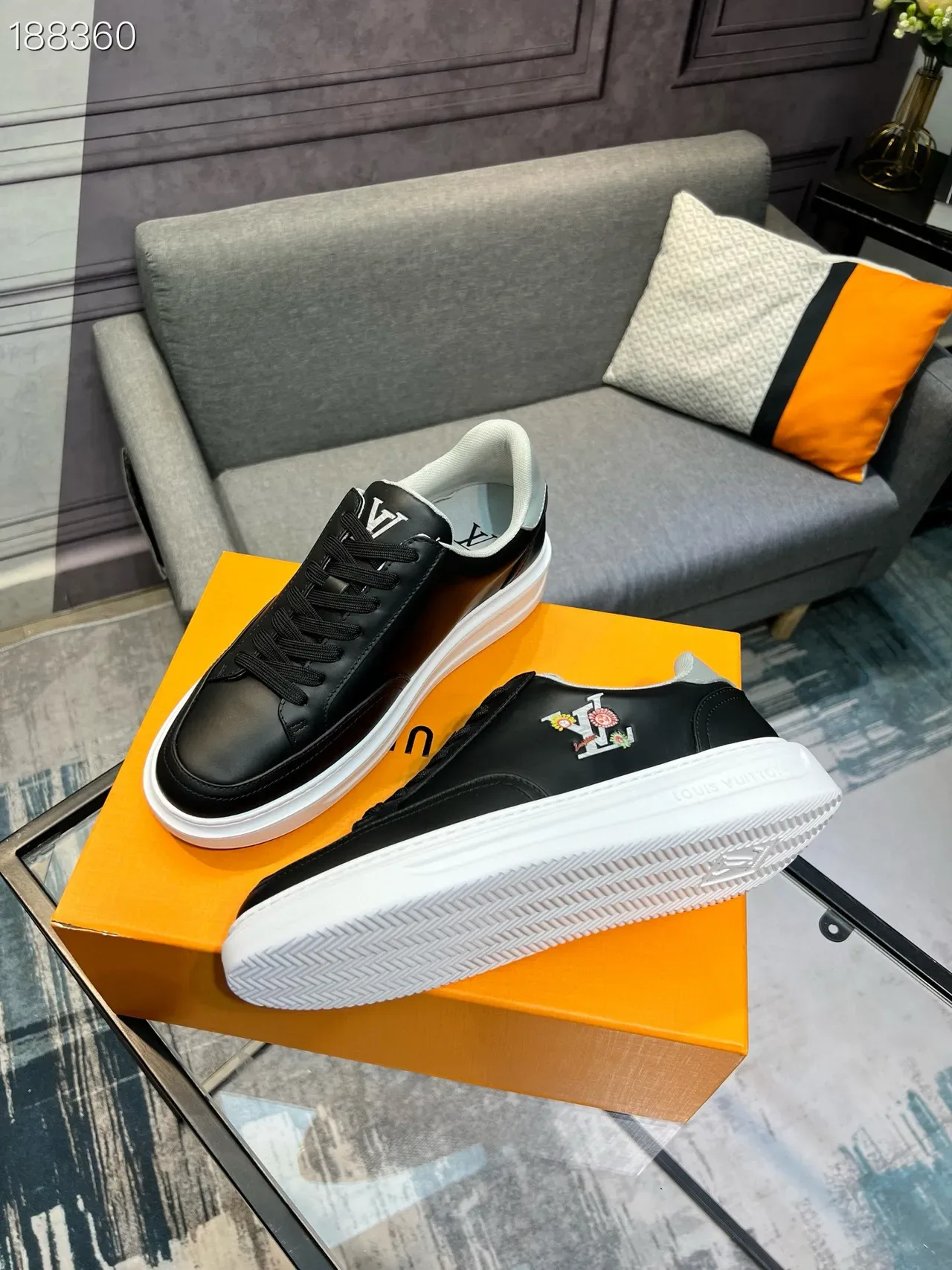 Louis Vuitton Black White Low-Top Leather Upper Lifestyle Sneakers 7