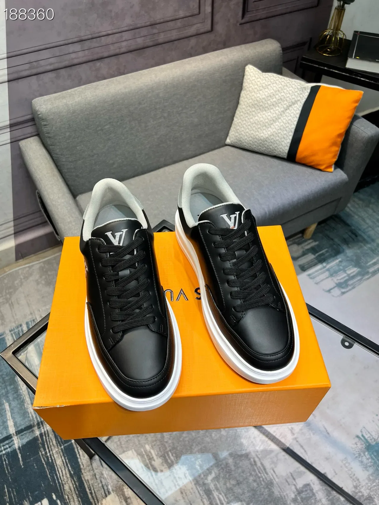 Louis Vuitton Black White Low-Top Leather Upper Lifestyle Sneakers 8