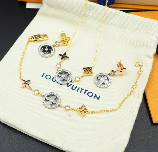 Louis Vuitton Blossom Asymmetrical Quatrefoil Pavé Diamond Earrings 3