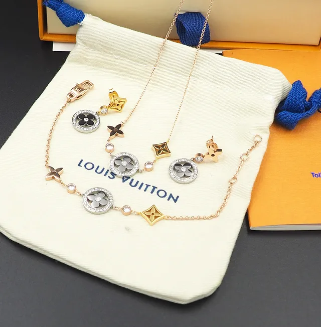 Louis Vuitton Blossom Asymmetrical Quatrefoil Pavé Diamond Earrings 4