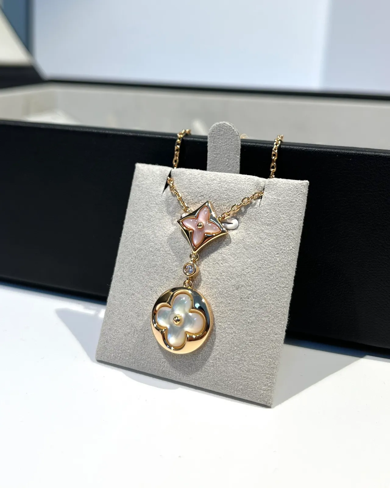 Louis Vuitton Blossom Floral Mother-of-Pearl Pendant Necklace 2
