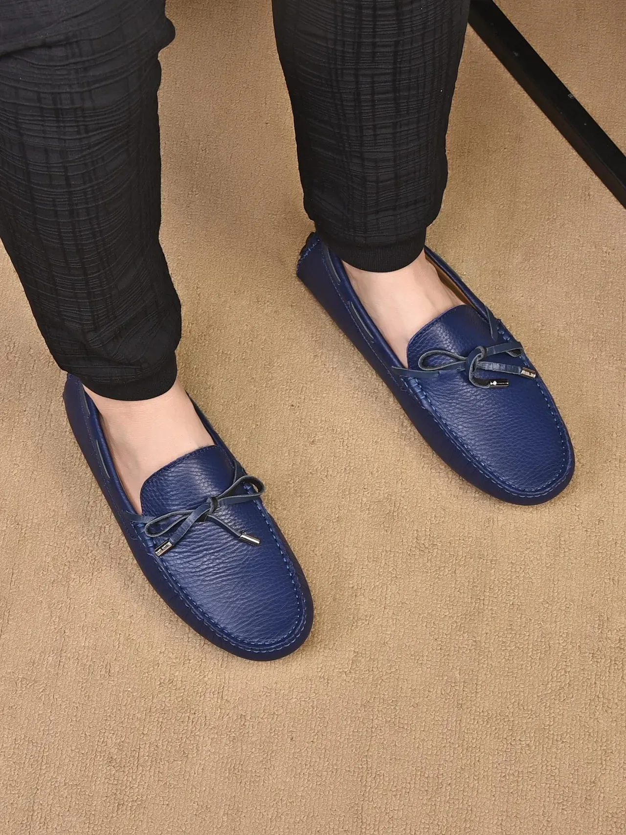 Louis Vuitton Blue Beige Pebbled Leather Knotted Bow Detail Loafer 4