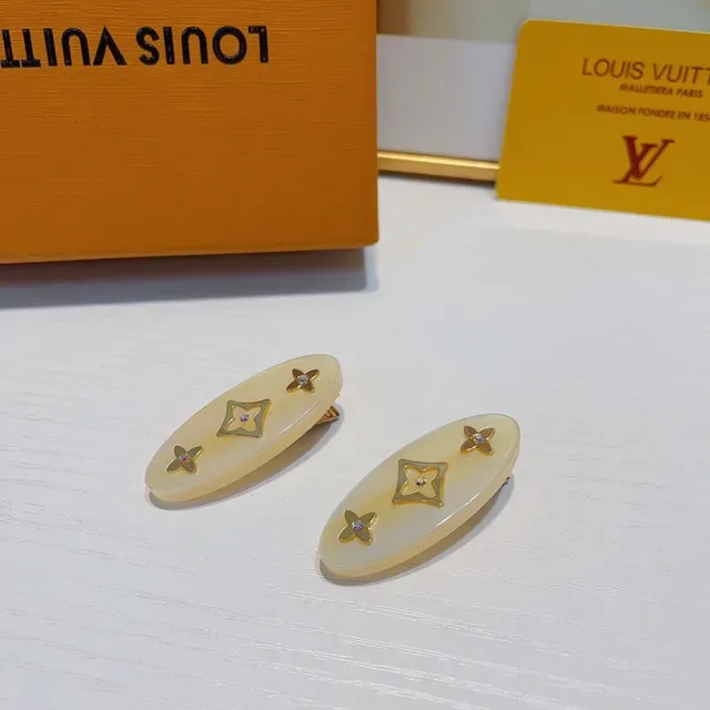 Boucles d'oreilles Louis Vuitton Marron Beige Ovales en Résine Motif Monogram 4