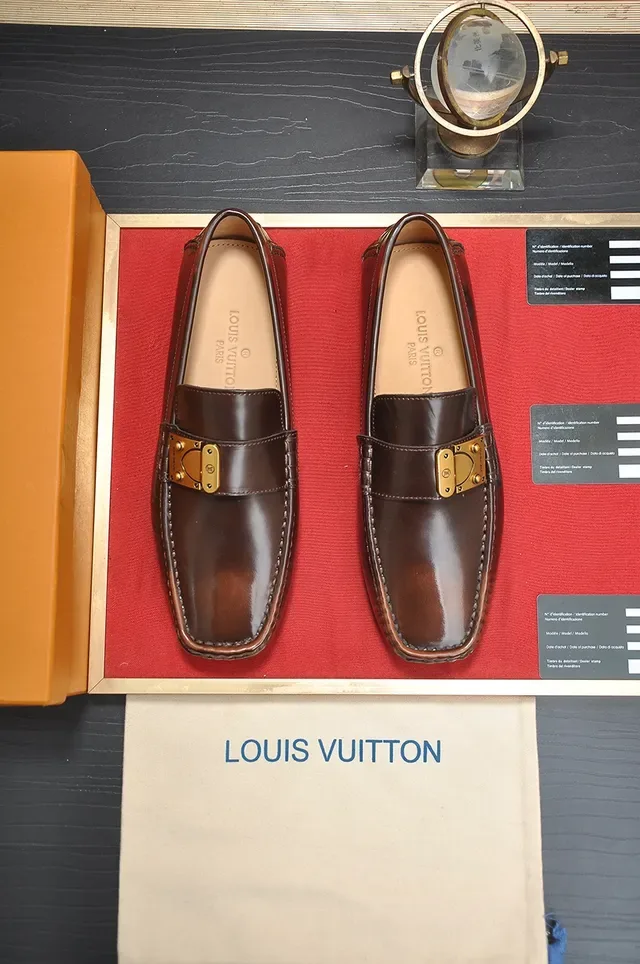 Louis Vuitton Loafer Moc-Toe Cuir Poli Marron Doré Coutures 5