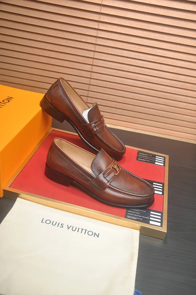 Louis Vuitton Mocassins en Cuir Texturé Marron Doré Silhouette Penny 4