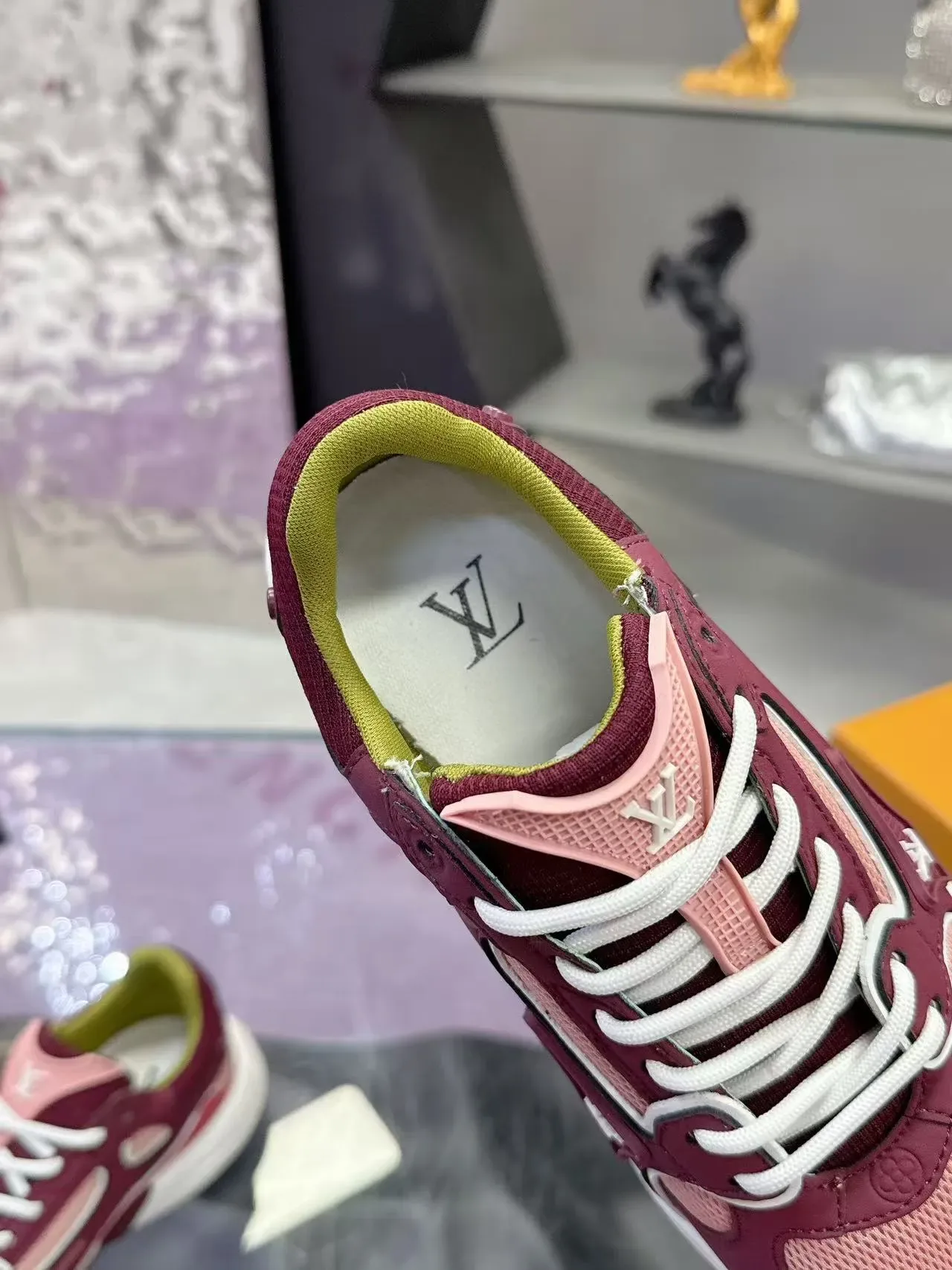 Louis Vuitton حذاء رياضي كاجوال كثيف برغندي وردي النعل بناء جلد-شبكي طبقي 3